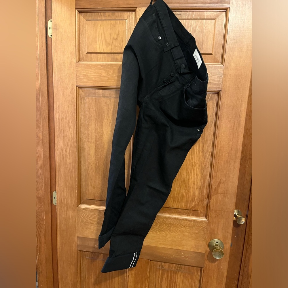 Black Imogene and Willie men’s size 31 Barton Slim Black Selvage Rinse jeans